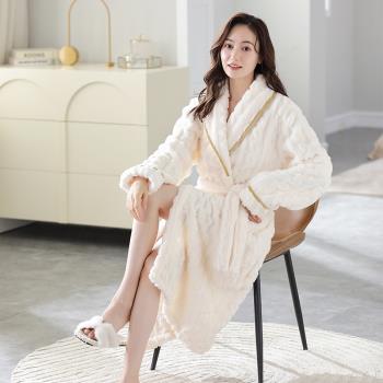 女加長款卡通法蘭絨保暖情侶睡袍
