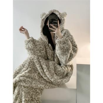 女豹紋珊瑚絨冬季加厚連體卡通