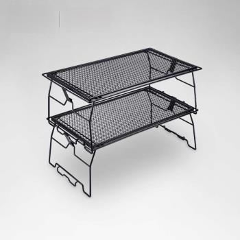 柯曼鐵網燒烤桌戶外便攜式折疊桌子露營置物架簡易網桌暗黑BC風格
