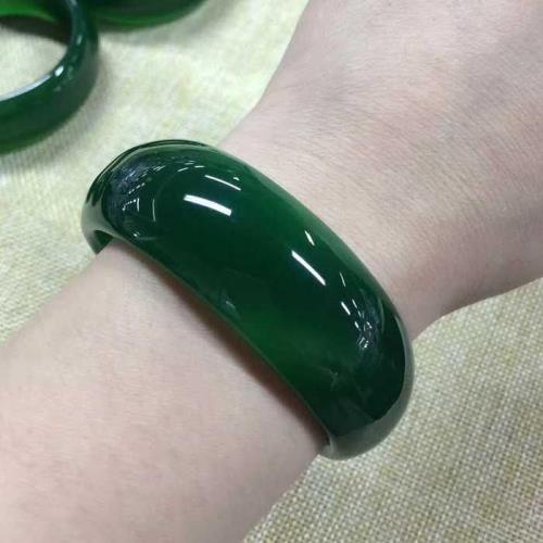 天然新疆和田碧綠玉手鐲女款加寬碧綠玉手鐲天然老料玉石細膩水潤