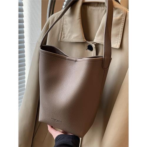 爆款輕奢小眾包包女式2026新款高級感休閑單肩包高級感百搭水桶包