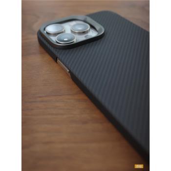 Benks 凱夫拉/芳綸纖維半包超薄手機殼 兼容MagSafe 適用于iPhone15ProMax 600D細紋
