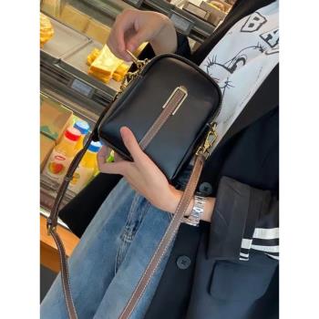 女士斜挎小包真皮手機包迷你小挎包2024新款時尚潮流麵包洋氣撞色