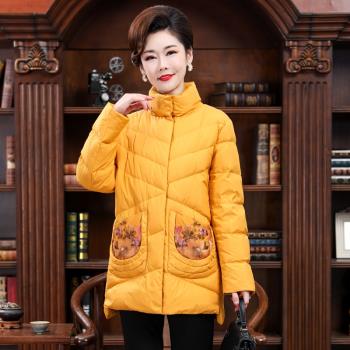 媽媽保暖輕薄刺繡羽絨服女裝冬季新款闊太太高貴中長款白鵝絨外套