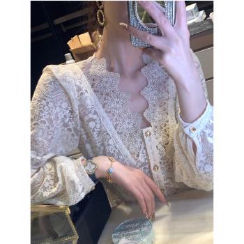 法式v領蕾絲上衣高階感寬松女時尚氣質洋氣秋季時髦長袖泡泡袖