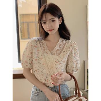小清新碎花上衣女夏短袖甜美減齡泡泡袖v領夏季少女雪紡蕾絲花邊