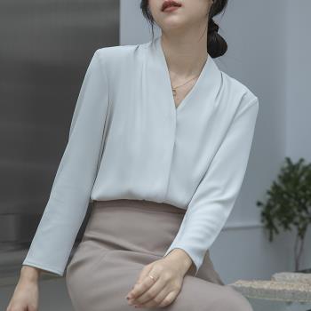 高階感長袖襯衫女2024秋新奶白杏氣質v領別致上衣OL時髦chic顯瘦