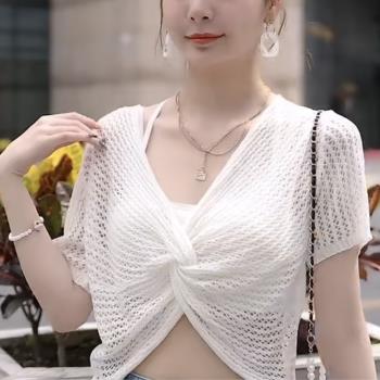 冰絲鏤空罩衫女夏季2024新款時尚短款披肩外搭配吊帶裙的坎肩上衣