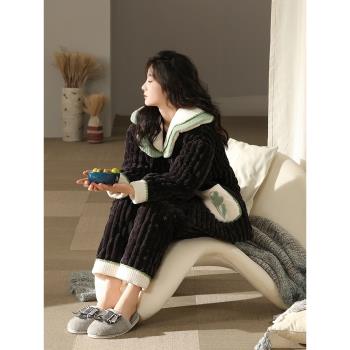 珊瑚絨三層加厚夾棉睡衣套裝女2023年冬款大翻領花朵刺繡家居服