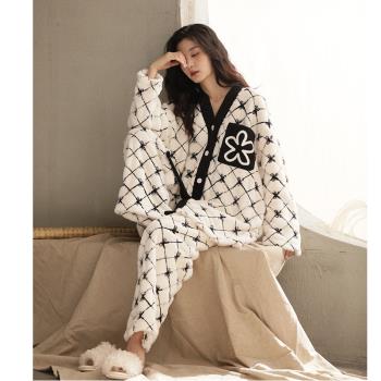 女珊瑚絨可外穿格子花朵加厚睡衣