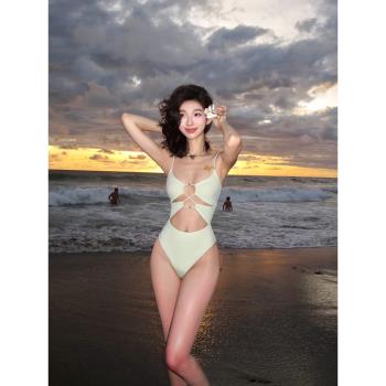 歐美復古辣妹性感鏤空連體三角小胸吊帶顯瘦溫泉度假高階感泳衣女