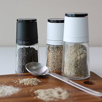 日本芝麻黑胡椒粒家用玻璃研磨器