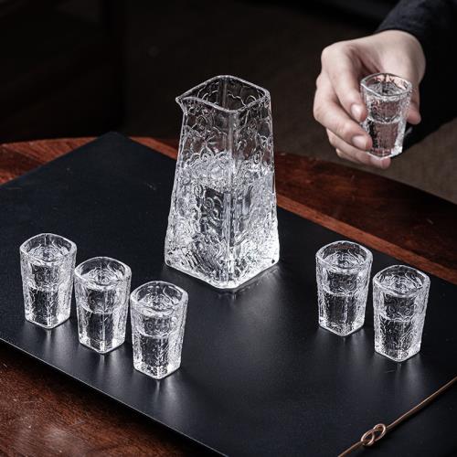 祥云白酒杯套裝玻璃小號一口杯家用水晶金山刻度分酒器酒盅禮盒裝