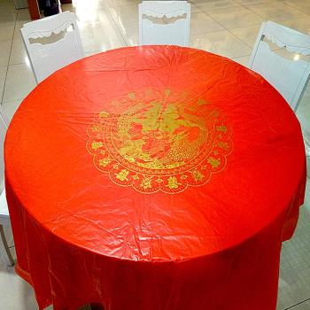 結婚紅色臺布訂婚喜慶婚宴方形圓形餐桌塑膠防水防油一次性桌布