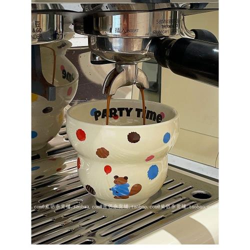 可愛點點熊陶瓷手握杯咖啡拉花杯酸奶燕麥碗早餐碗家用水杯ins