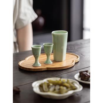 二兩家用分酒器陶瓷酒壺一口杯小酒杯烈酒杯套裝帶盤中式仿古酒具