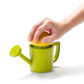 手動擠壓榨汁機灑水壺檸檬榨汁神器小型便攜榨汁器lemon juicer