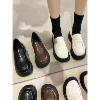 鬆糕復古圓頭加絨厚底樂福小皮鞋