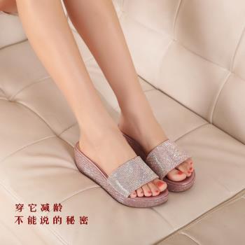 一字拖涼拖鞋女外穿時尚水鉆厚底坡跟真皮防滑增高顯瘦鬆糕底室外