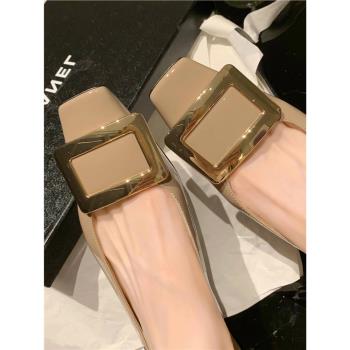 優雅漆皮小粗跟淺口單鞋金屬方扣