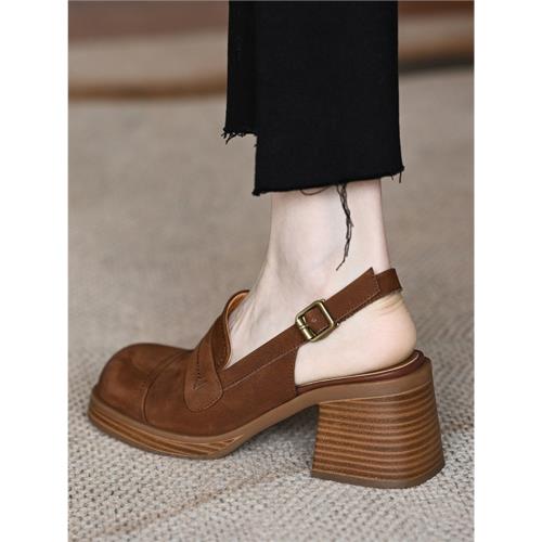 M先生 包頭涼鞋女2025新款后空真皮通勤復古寬頭厚底高跟樂福鞋