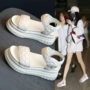 小香風涼鞋女2025年新款真皮小碼夏季厚底百搭休閑增高鬆糕羅馬鞋