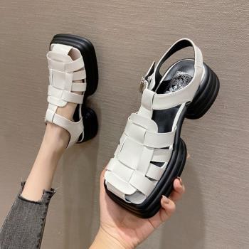 一字法式扣帶鏤空透氣包頭涼鞋