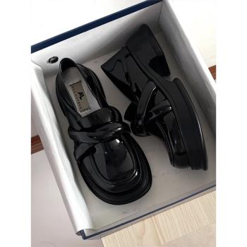 鬆糕學院厚底粗跟交叉綁帶小皮鞋