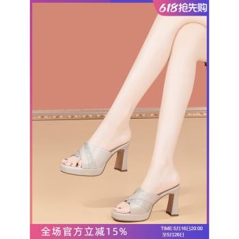 水鉆真皮高跟涼拖鞋女夏外穿時尚粗跟防水臺涼鞋新款厚底一字拖軟