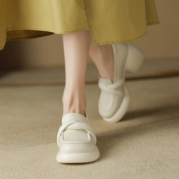 rubywu厚底樂福鞋女真皮白色粗跟高跟鞋小眾設計感單鞋2023年新款