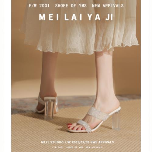 意美絲法式水鉆一字帶高跟涼鞋女夏季透明水晶粗跟絕美高跟鞋涼拖