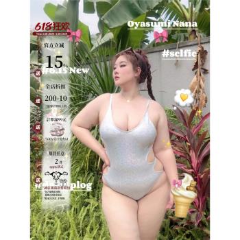 晚安奈奈 S形辣妹歐美大碼燙金細閃露背鏤空顯瘦純欲連體溫泉泳衣