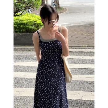 法式氣質藍色碎花裙2024新款洋氣減齡吊帶連衣裙子女夏季顯瘦長裙