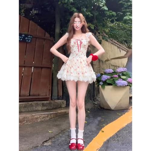 蕾絲收腰a字碎花吊帶連衣裙子夏季短裙2026年新款內搭打底仙女裙