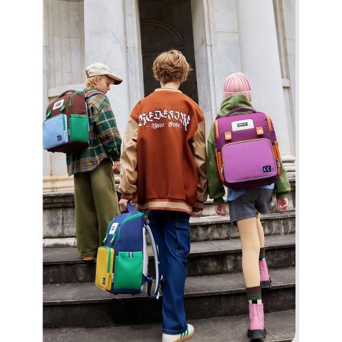 uek小學生兒童超輕防水護脊書包