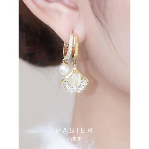 鉑思亞銀杏葉耳環女高級感新款耳釘簡約設計小眾耳扣鋯石耳飾品