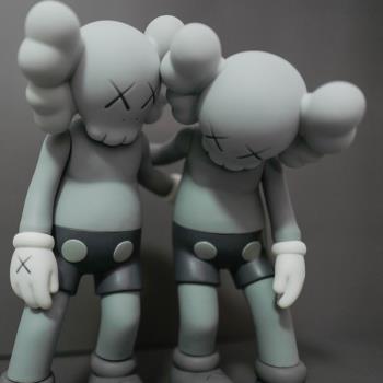 mand kaws Along the way 公仔手辦攙扶模型玩偶桌面擺件玩具潮流