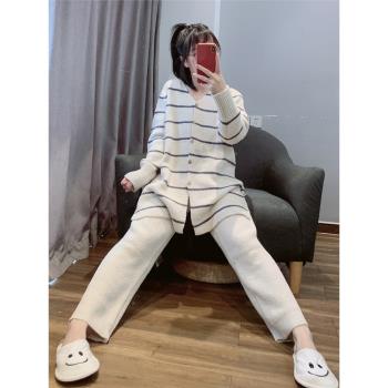 簡約條紋軟綿綿女珊瑚絨長款睡衣