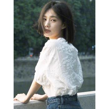 Rouje Damas重工立體花朵刺繡白色襯衫女圓領夏季薄款北歐風上衣
