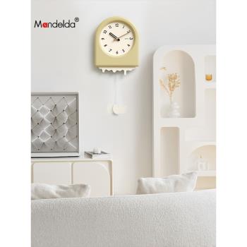 Mandelda免打孔現代簡約掛鐘創意大氣客廳餐廳鐘表家用奶油風時鐘