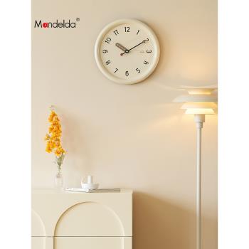 Mandelda免打孔現代簡約鐘表掛鐘客廳時尚大氣家用圓形時鐘表掛墻
