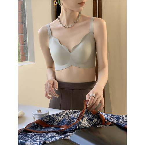 【大胸b入】大胸顯小光面無痕舒適果凍條內衣女無鋼圈文胸