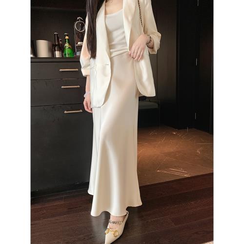 famouswang2025年春季新款百搭溫柔風氣質緞面半身裙女小個子