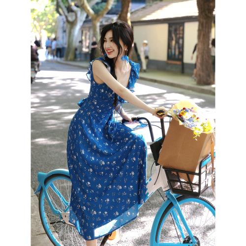 AZure法式復古連衣裙荷葉邊收腰長裙克萊因藍清涼裙V領度假裙2024