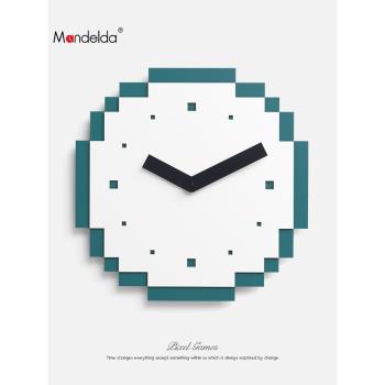 Mandelda免打孔創意畫素鐘表客廳家用掛鐘時尚2025新款裝飾時鐘