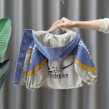男童外套春秋款2025新款洋氣兒童春裝連帽風衣洋氣男孩時髦夾克潮