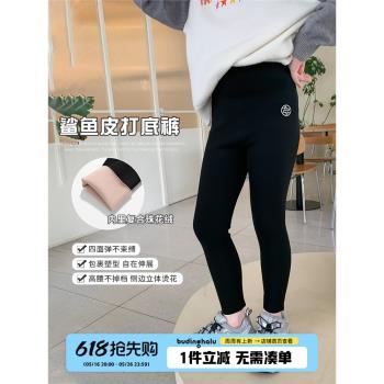 沫沫童裝冬裝女童褲子2024秋冬季新款兒童加絨鯊魚打底褲黑色外穿