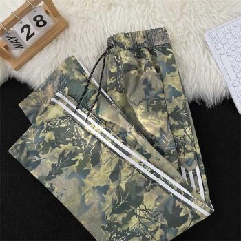 復古三條槓迷彩沖鋒褲男女夏季薄款寬松直筒闊腿休閑運動傘兵長褲