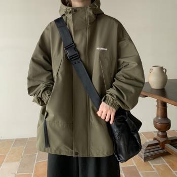 軍綠色工裝外套男美式機能風戶外沖鋒衣秋季高階感防風防水登山服
