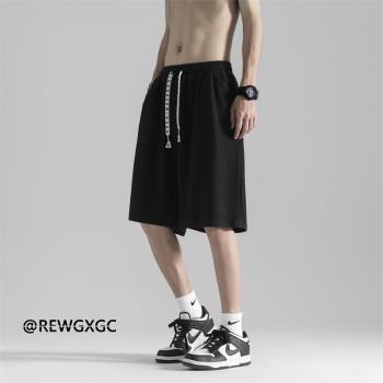 美式純黑色oversize休閑短褲男夏季薄款籃球中褲透氣運動寬松潮牌